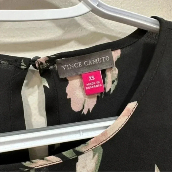 Vince Camuto Floral Print Keyhole Back Top XS - Picture 9 of 10
